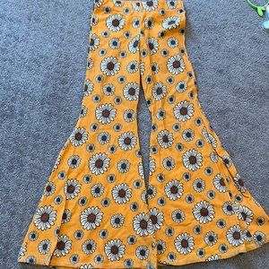 Adorable spring daisy flower bell bottom flare pants girls sz 6 boho 70s